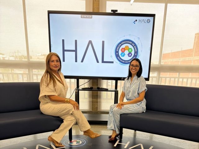 Cierre del lanzamiento junto al backdrop de HALO
